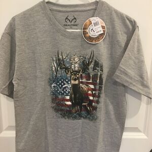 Boys XL Realtree short sleeve gray shirt deer flag fit men’s small